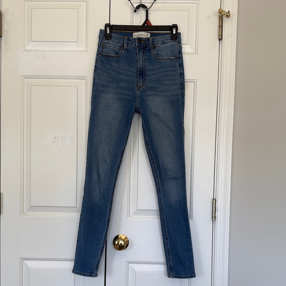 Abercrombie & Fitch Ultra High Rise Skinny Jeans Size 28 /6